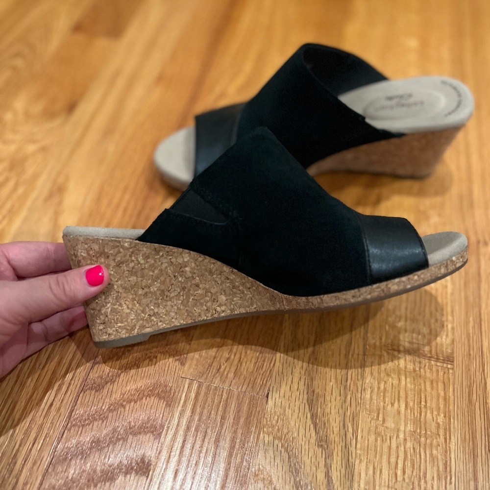 Adorable Women's Black Wedge Sandals